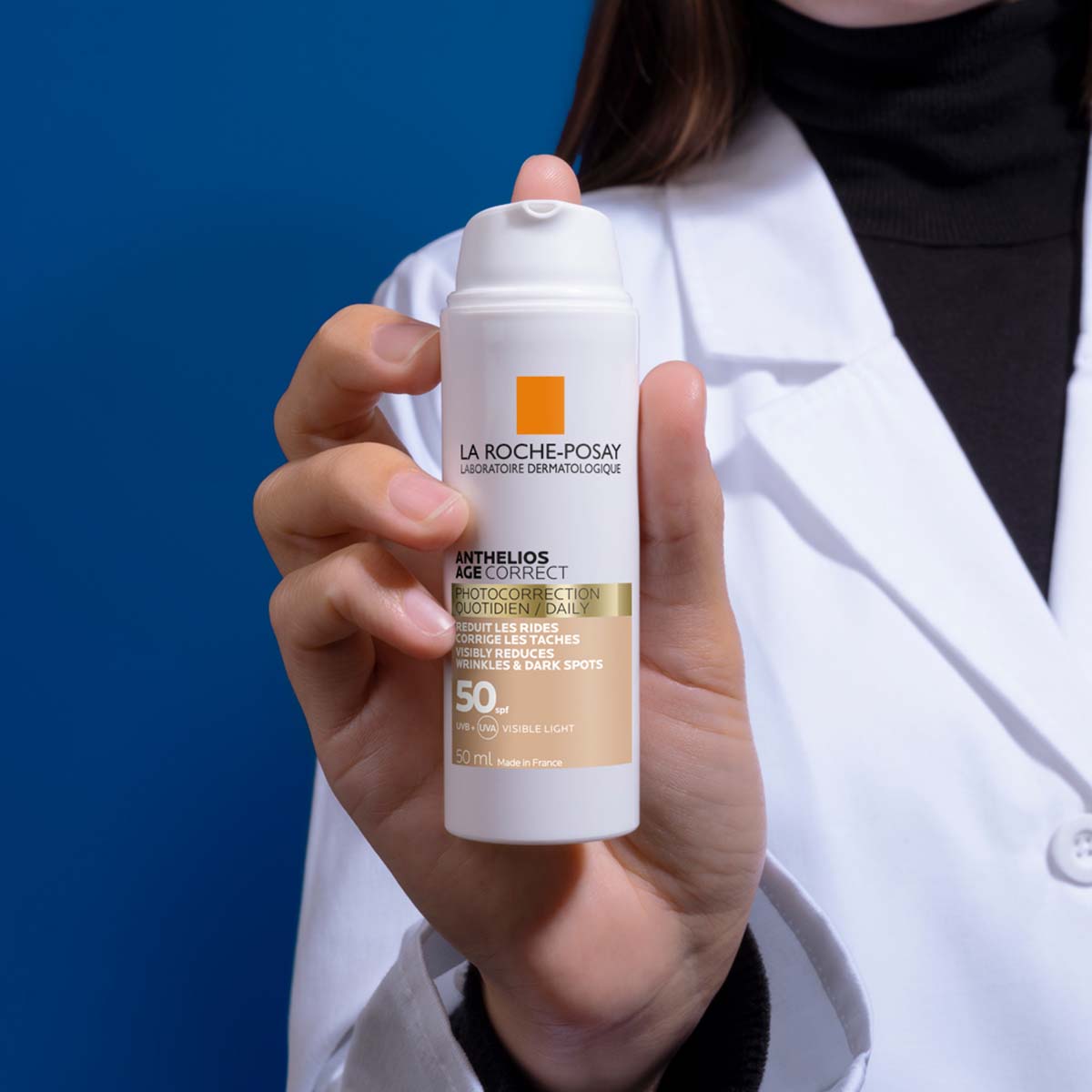 La Roche Posay ANTHELIOS AGE CORRECT SPF50 Tonirana dnevna zaštita od sunca koja ispravlja znakove starenja, bore, tamne mrlje i elastičnost, 50 ml